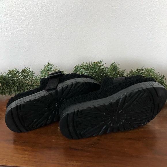 NWOT ugg fluffita slippers - Picture 6 of 6